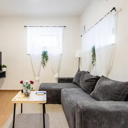 Zeus Downtown Apartamento *