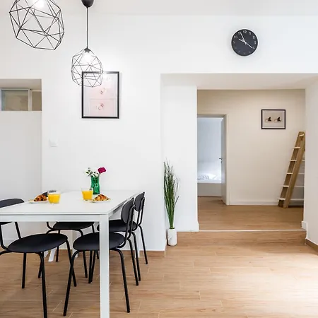 Zeus Downtown Apartment