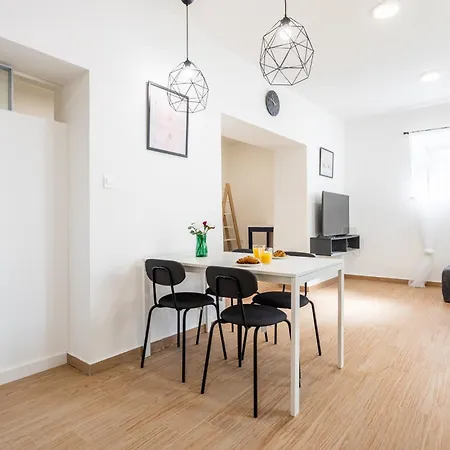 Zeus Downtown Apartman *