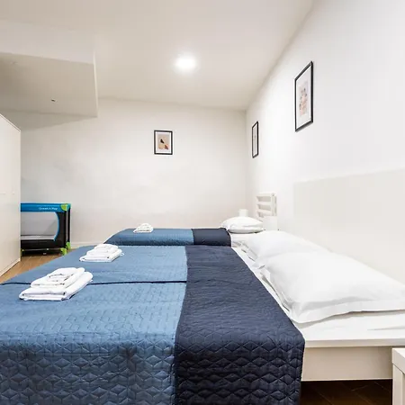 Zeus Downtown Apartamento *