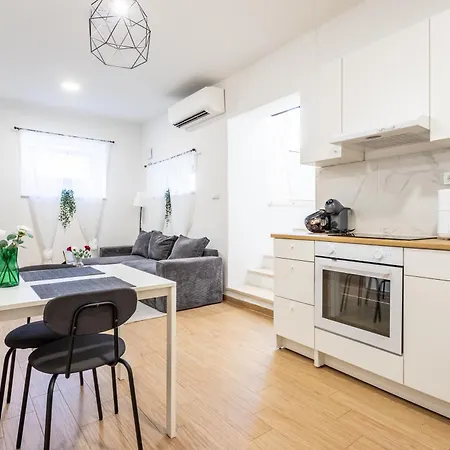 Zeus Downtown Appartement *